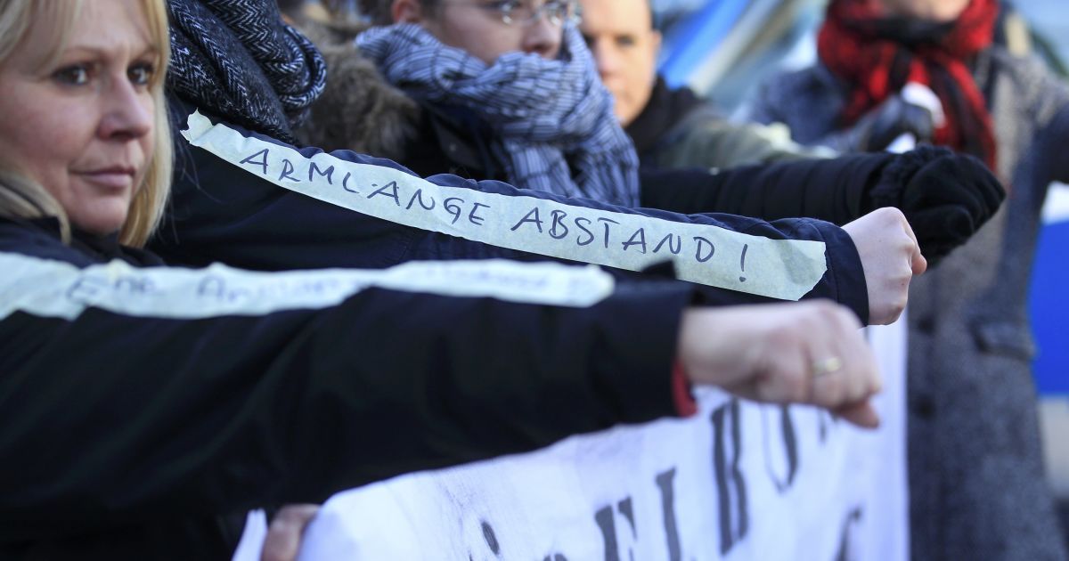 В Кельне сошлись противники и сторонники мигрантов / © Reuters