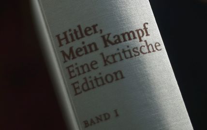 Уперше за 70 років у магазинах Німеччини з'явилася книга Гітлера