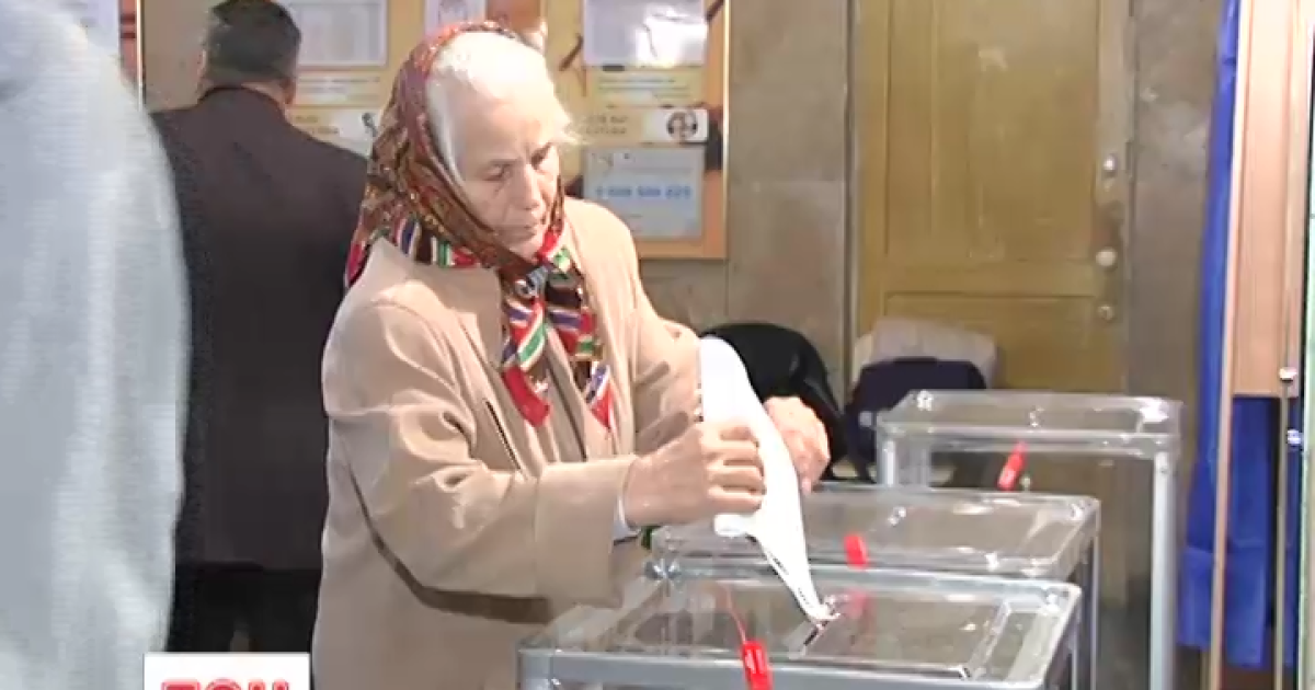 С момента открытия участков до работы станут интервьюеры экзит-поллов