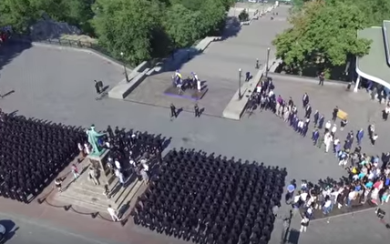 В Сети появилось впечатляющее видео присяги полиции в Одессе, снятое беспилотником