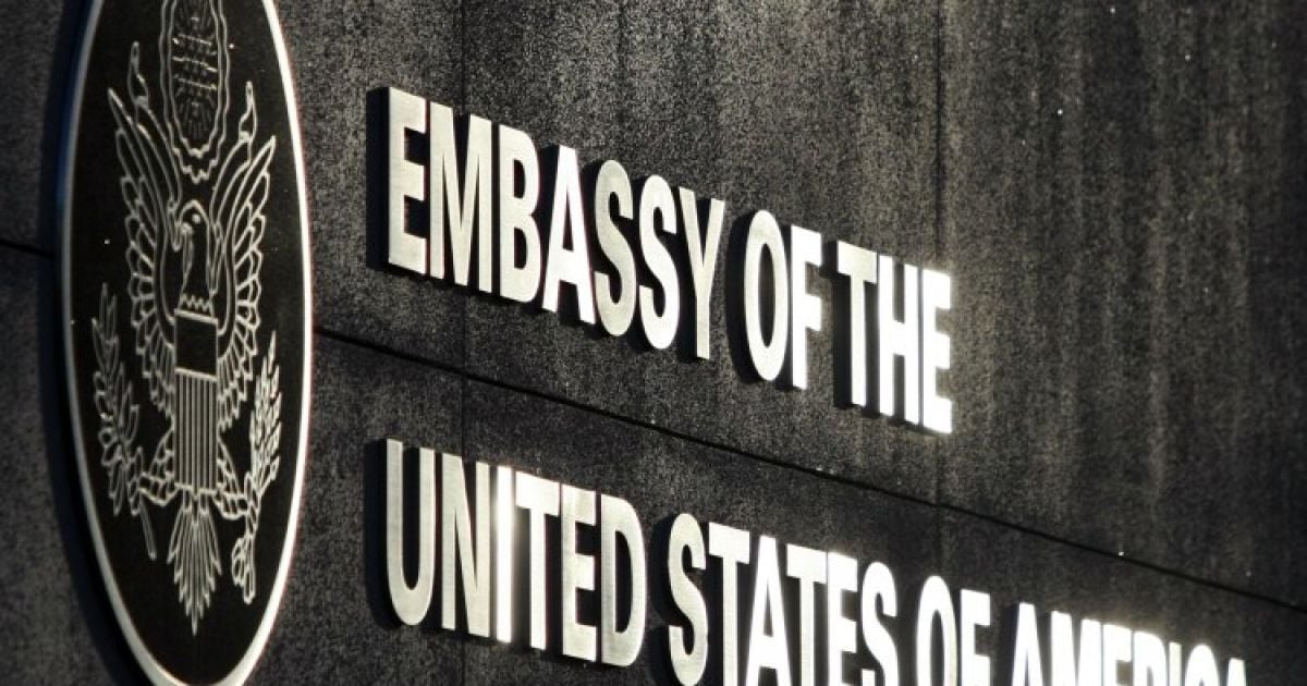 CNN сообщило, что большинство дипломатов США все же остались в Украине: на Банковой отреагировали