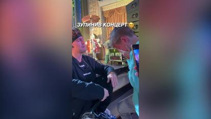 Артем Пивоваров зупинив концерт та розплакався, почувши історію маленького хлопчика