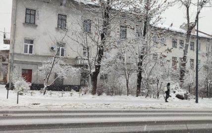 Сніг і ожеледиця, у горах небезпека сходження лавин: у Львівській області оголосили штормове попередження