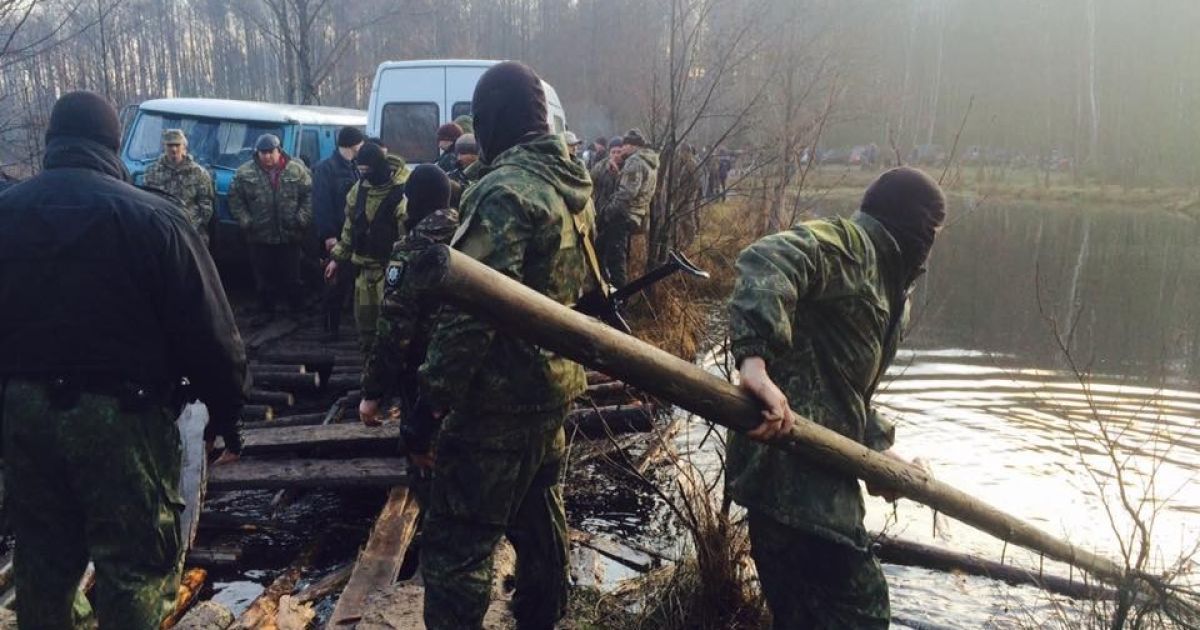 У поліції розповіли про конфлікт на Рівненщині із 200 копачами бурштину