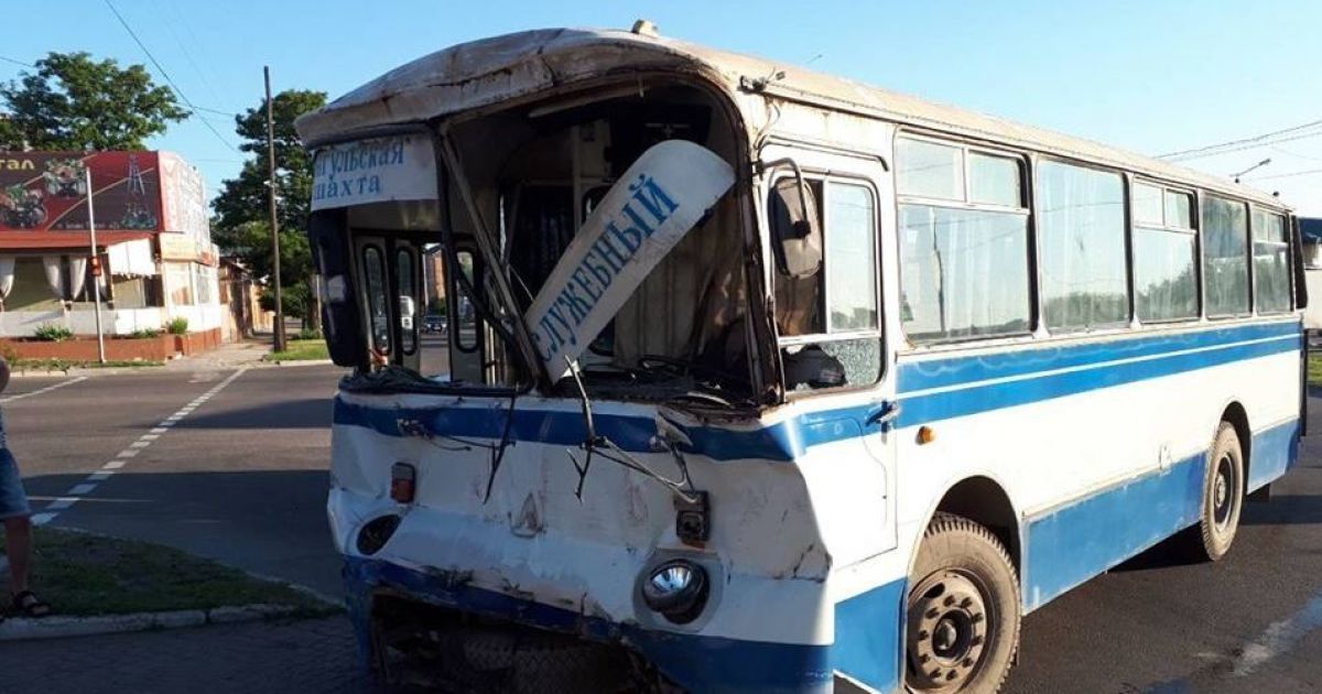 У Кіровоградській області розбився службовий автобус із гірниками