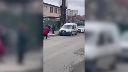 Мобилизация по-львовски: сотрудники ТЦК снова "запаковали" мужчину в бус