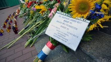 Украинцы вспоминают погибших у посольства Нидерландов. / © УНИАН