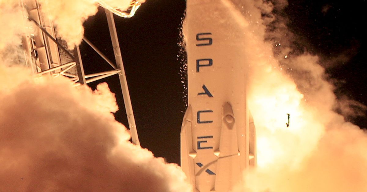 В США с пятой попытки запустили Falcon 9