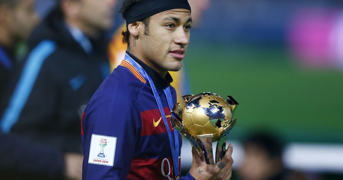 Неймар-старший заявил, что сын не ведет переговоры с "Реалом".