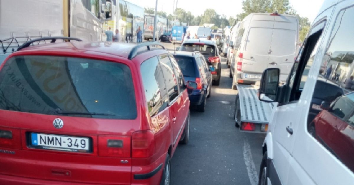 Очереди на границе: на Закарпатье стоят почти 600 авто