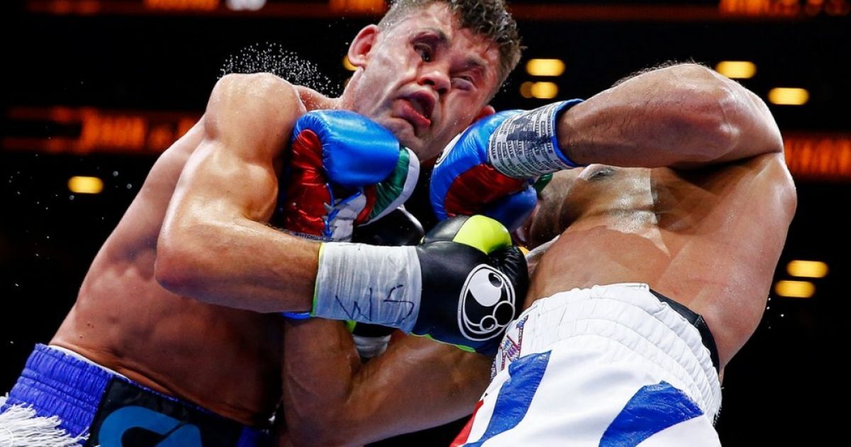 Обладатель первого места в номинации Sports Action. Амир Хан наносит удар Крису Алгиери во время поединка. Фото Аль Белло (Getty Images)