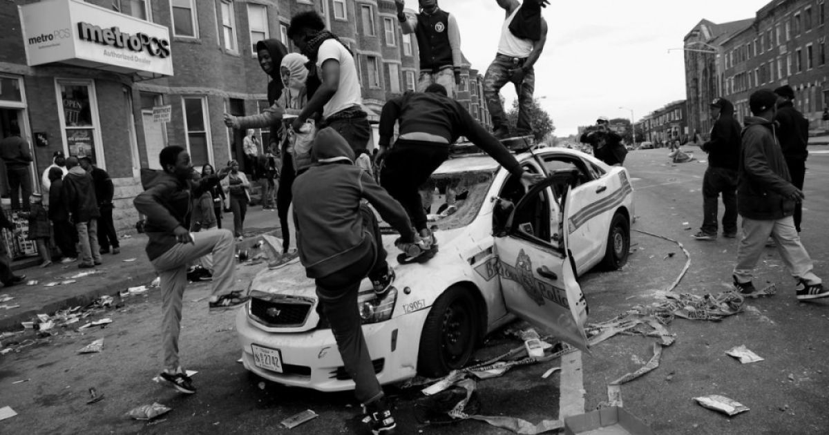 Первое место в номинации Domestic News. Протесты в Балтиморе. Фото Чипа Сомадевильи (Getty Images North America)