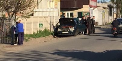 В Геническе предупредили теракт: Daewoo Lanos в центре города был набит пакетами с взрывчаткой