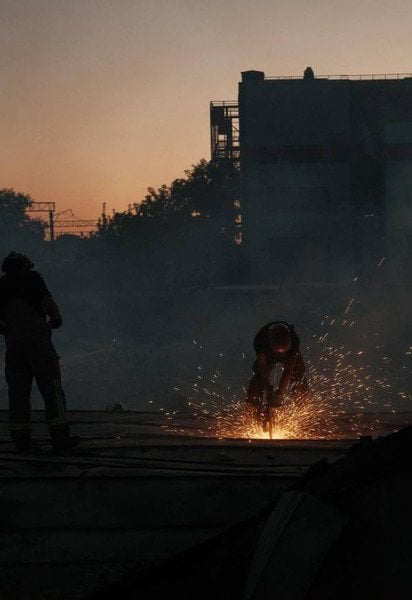 В Києві завершили гасіння пожежі на книжковому ринку після удару РФ: який вигляд він має (фото)