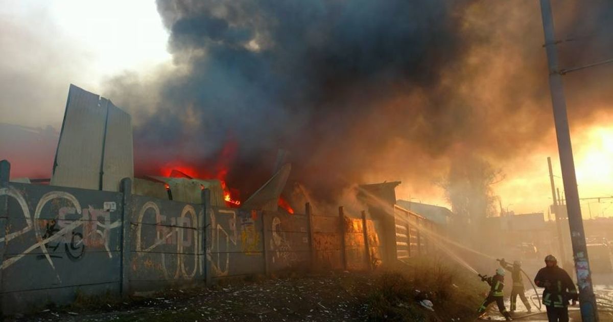 пожежа на Петрівці в Києві_6 / © Павло Скала / Facebook