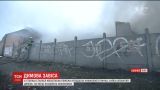 В Киеве на Петровке выгорел огромный склад