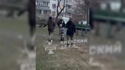 Очередное издевательство над подростком в Киеве: юноши в масках избили парня цепью