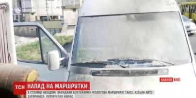 У Києві молодики у балаклавах закидали маршрутки "коктейлями Молотова"