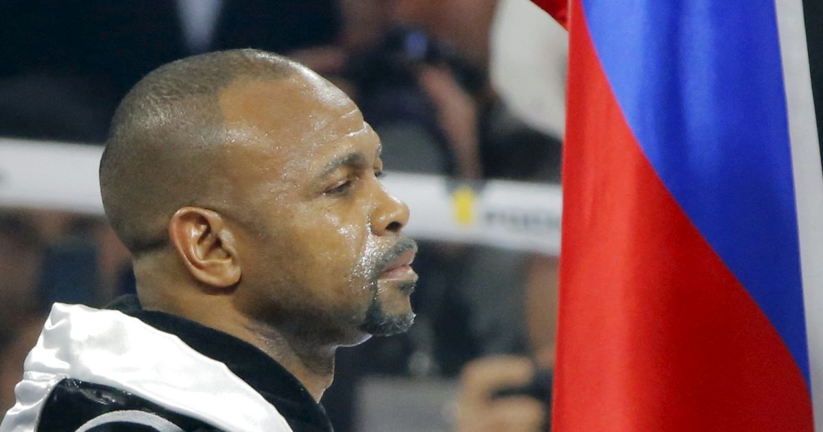 Джонс попытается выиграть титул в 47 лет.