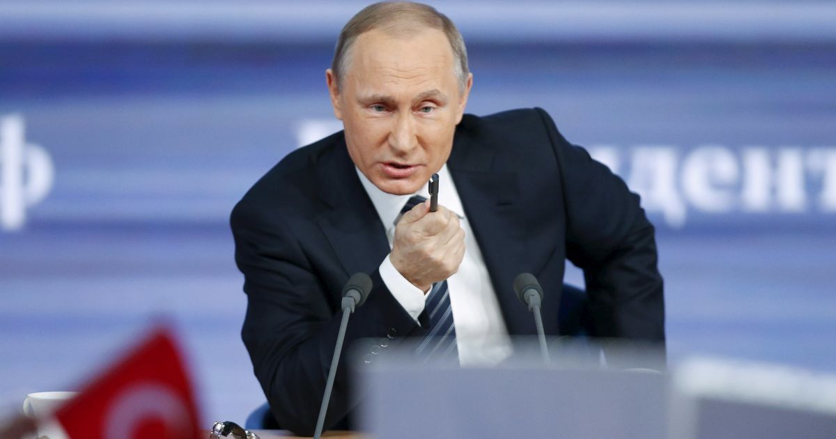 Путін стверджує, що росіяни на Донбасі "вирішують питання"