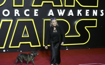 Прем'єра нових "Зоряних війн" у Лондоні: тисячі фанів та "принцеса Лея" у капцях і з собакою