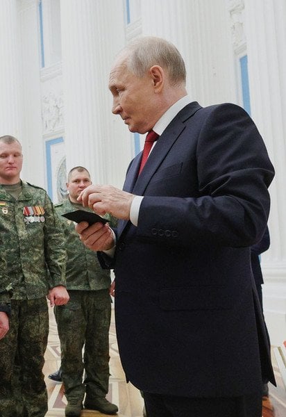 Володимир Путін із військовими РФ