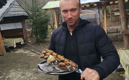 В спортивных штанах и с шашлыком: Олег Винник показал, как проводит отпуск в Карпатах