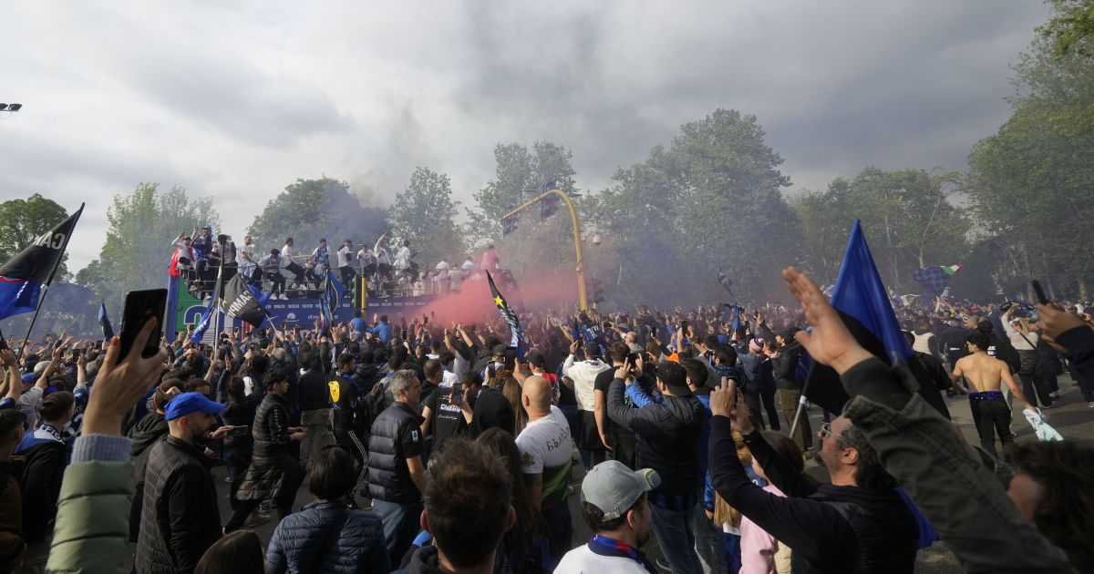 Фанати "Інтера" святкують завоювання чемпіонства