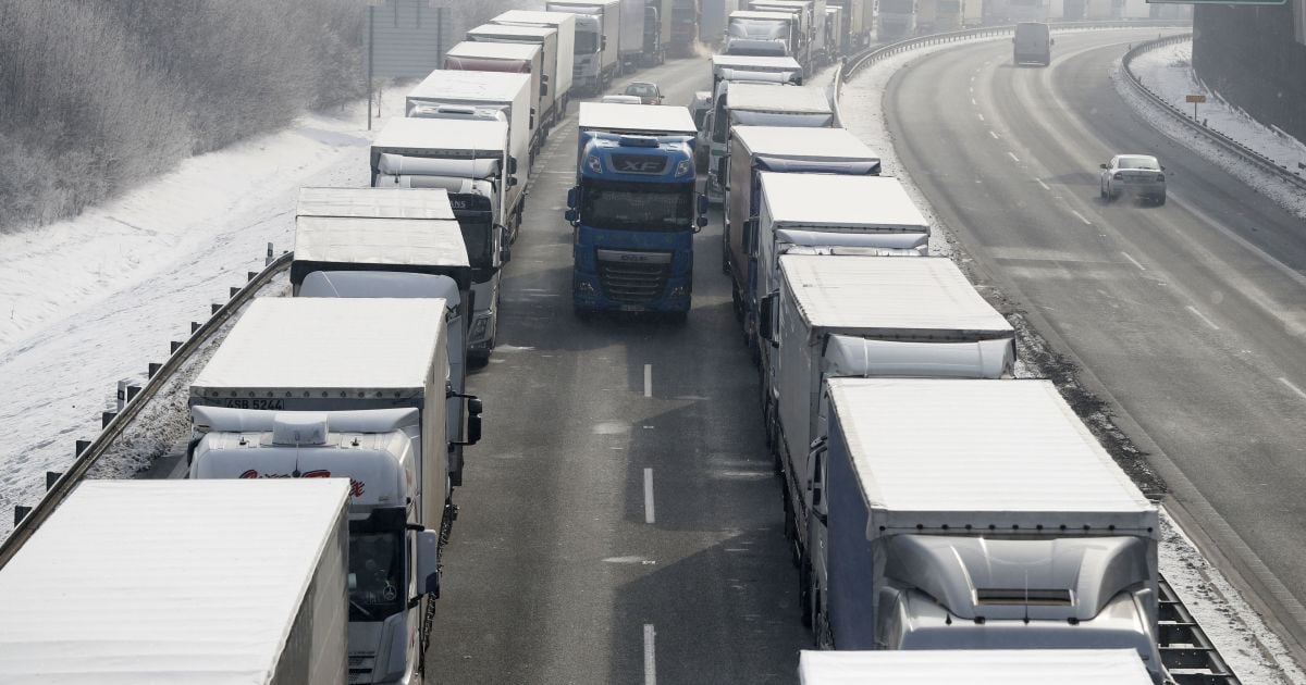 Во Львовской области из-за непогоды будут ограничивать движение грузовиков: список площадок