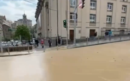 "Водоканал фільтр-каву наливає": центр Києва потопає в окропі (відео)