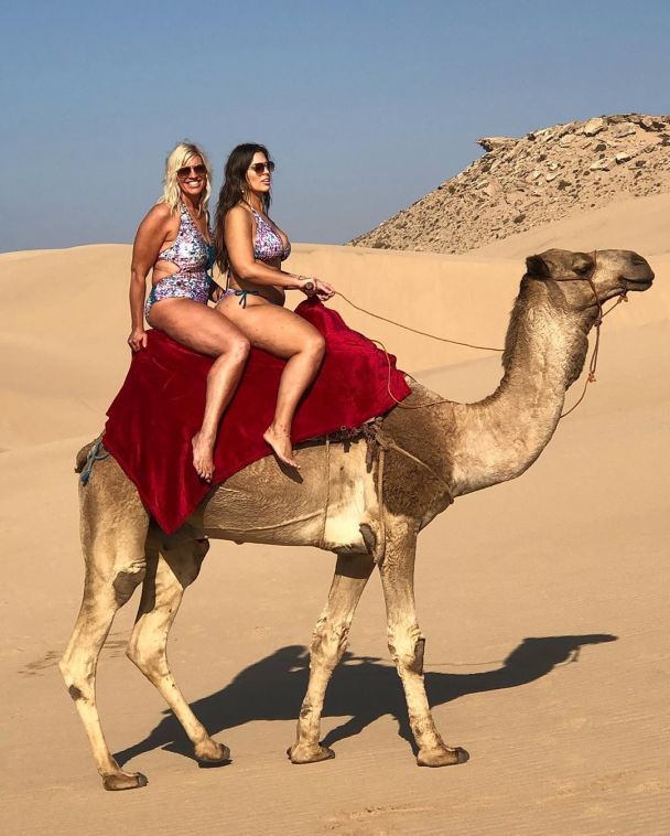  / © instagram.com/ashleygraham