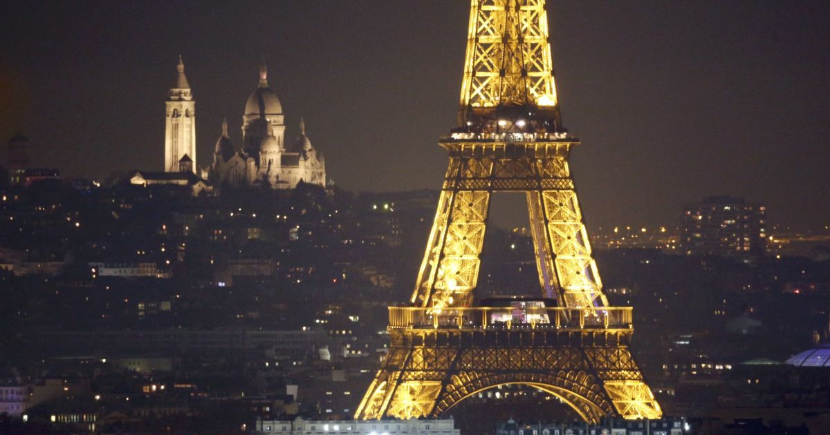 Ейфелева вежа засяє кольорами прапора Бельгії через кривавий теракт у Брюсселі