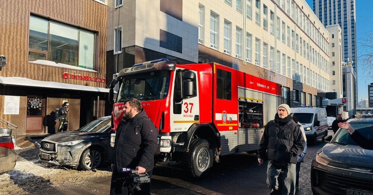 У Москві горить будівля з пропагандистами Путіна (відео)