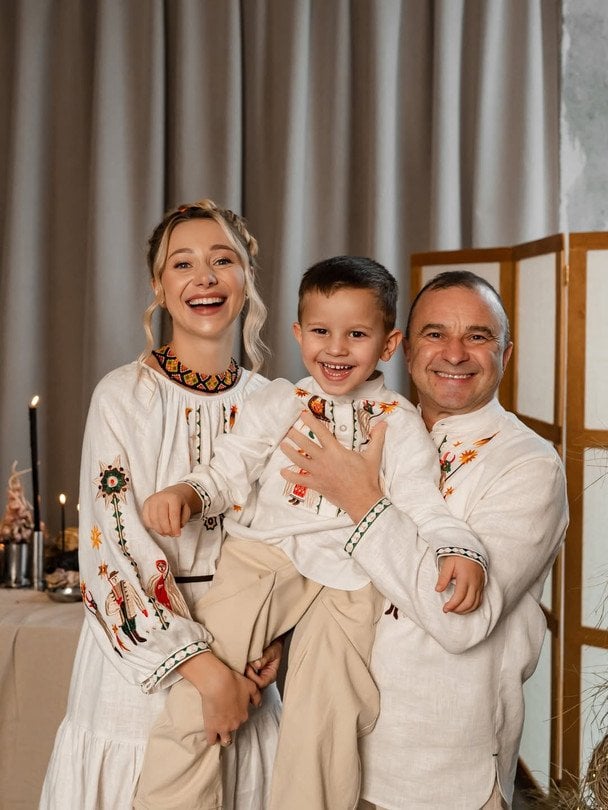 Віктор Павлік з дружиною та сином / © instagram.com/repyahovakate