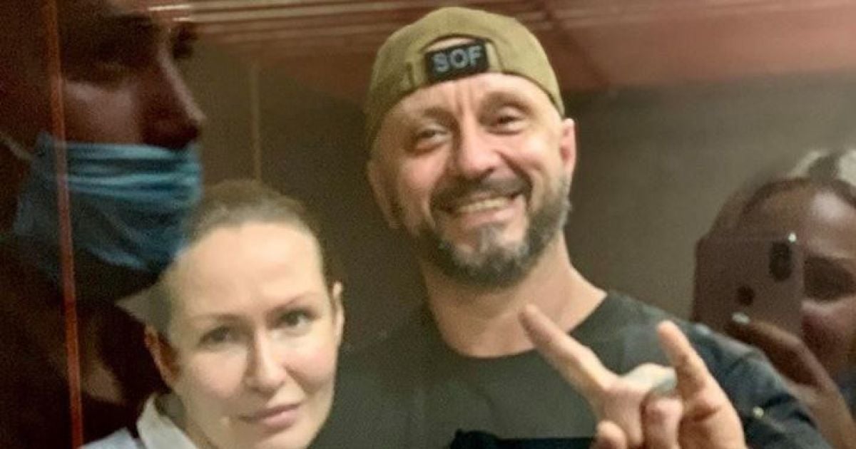 "Різниця у зрості, яку не визнають слідчі": в Мережі опублікували фото Антоненка та Кузьменко на суді