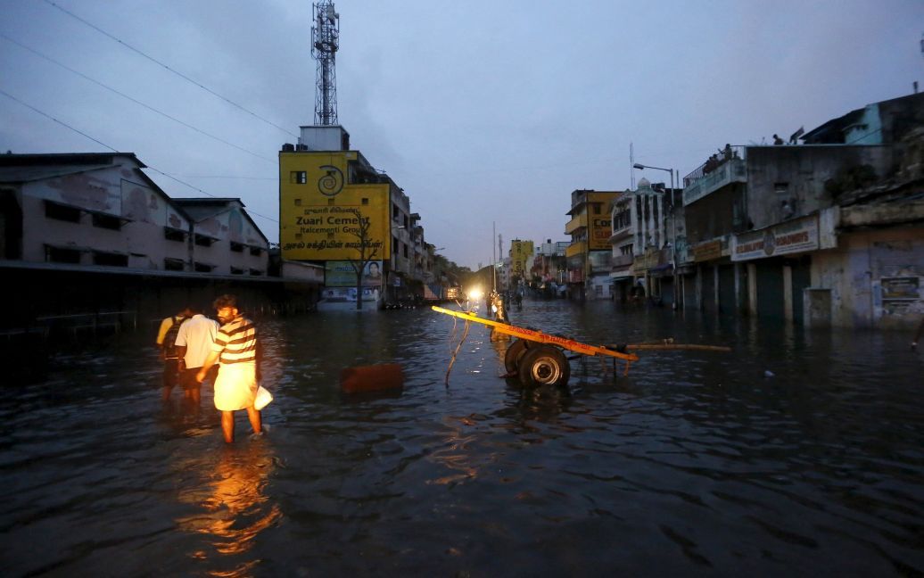 Повінь залишила сотні людей без домівки / © Reuters