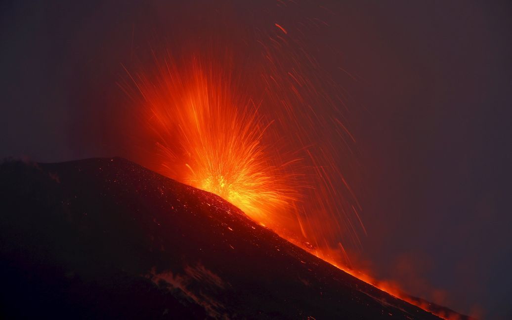 Извержение произошло 7 декабря / © Reuters