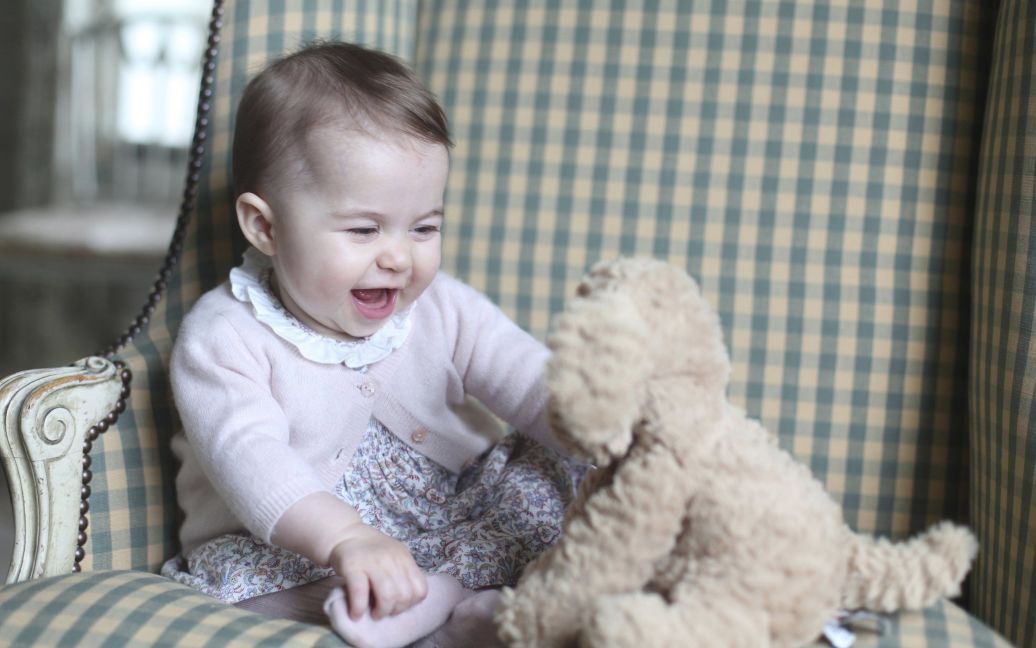 Британська принцеса Шарлотта на фотографії, зробленій її матір&#039;ю Кетрін. Це фото Кенсінгтонський палац оприлюднив 29 листопада. / © Reuters