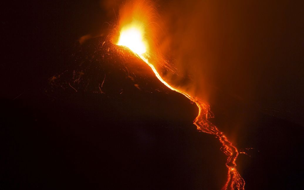 Извержение произошло 7 декабря / © Reuters