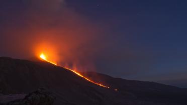 Извержение произошло 7 декабря / © Reuters