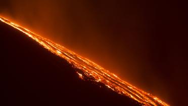 Извержение произошло 7 декабря / © Reuters