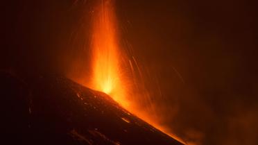 Извержение произошло 7 декабря / © Reuters