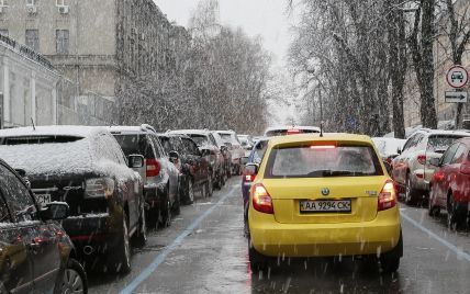 Через погіршення погоди водіїв закликають неухильно дотримуватися ПДР