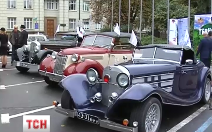 Фестиваль ретро машин в Киеве собрал рекордное количество участников