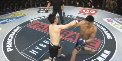 Потерял сознание еще до падения: на турнире MMA в Японии бойца отправили в жуткий нокаут (видео)