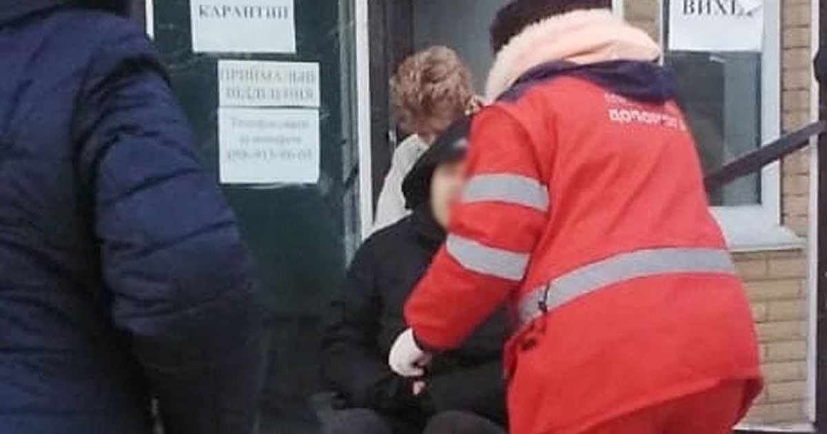 Преодолели 7 км по пояс в снегу: копы спасли жизнь юноше, потерявшемуся в лесу в Черниговской области