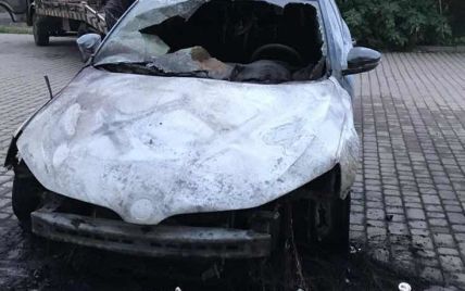 На Закарпатті невідомі спалили авто офіцера Держприкордонслужби