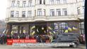 С громкоговорителями и флагами: канал "1+1" пикетировали несколько десятков протестующих