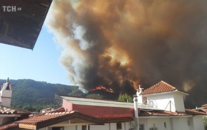 Число жертв лесных пожаров в Турции возросло, тушение продолжается непрерывно (фото, видео)