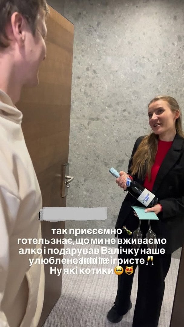 Отель не оставил Валентина Томусяка без подарков / © instagram.com/kateryna__tyshkevych